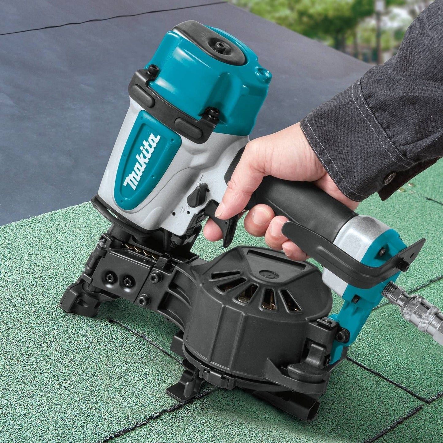 Makita  15 Degree 1-3/4 in. Pneumatic Coil Roofing Nailer