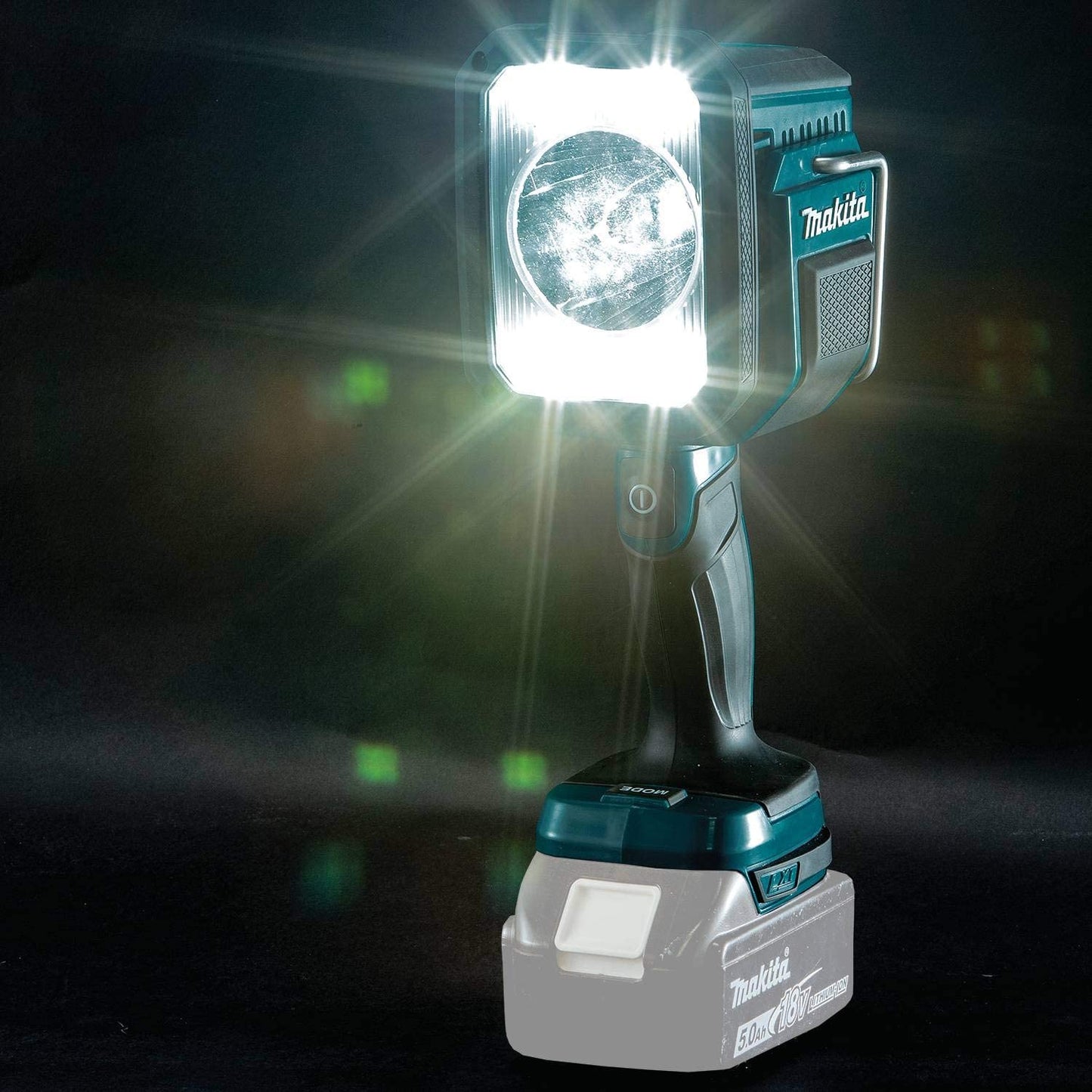 Makita  18V LXT Lithium-Ion Cordless L.E.D. Flashlight / Spotlight (Light Only)