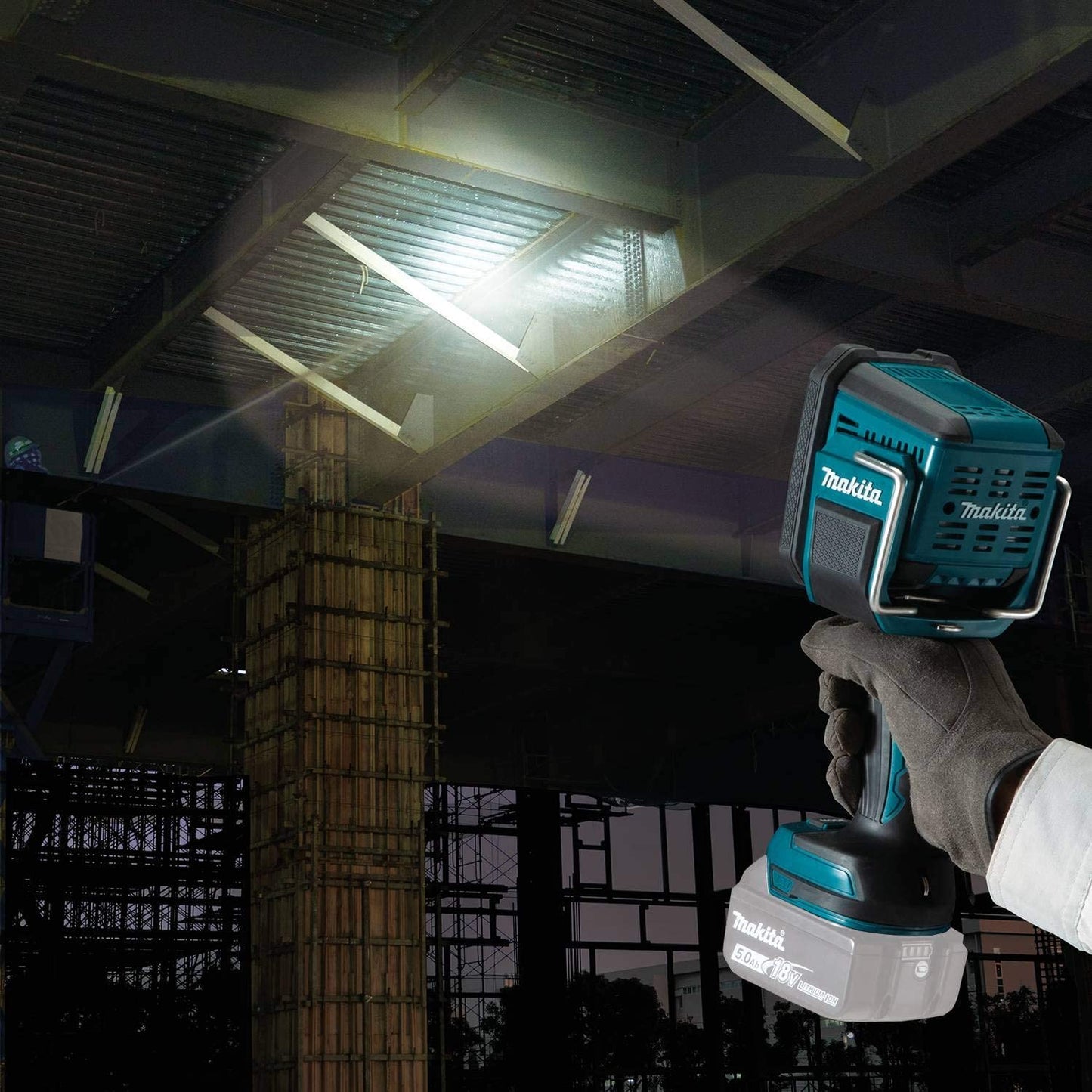 Makita  18V LXT Lithium-Ion Cordless L.E.D. Flashlight / Spotlight (Light Only)