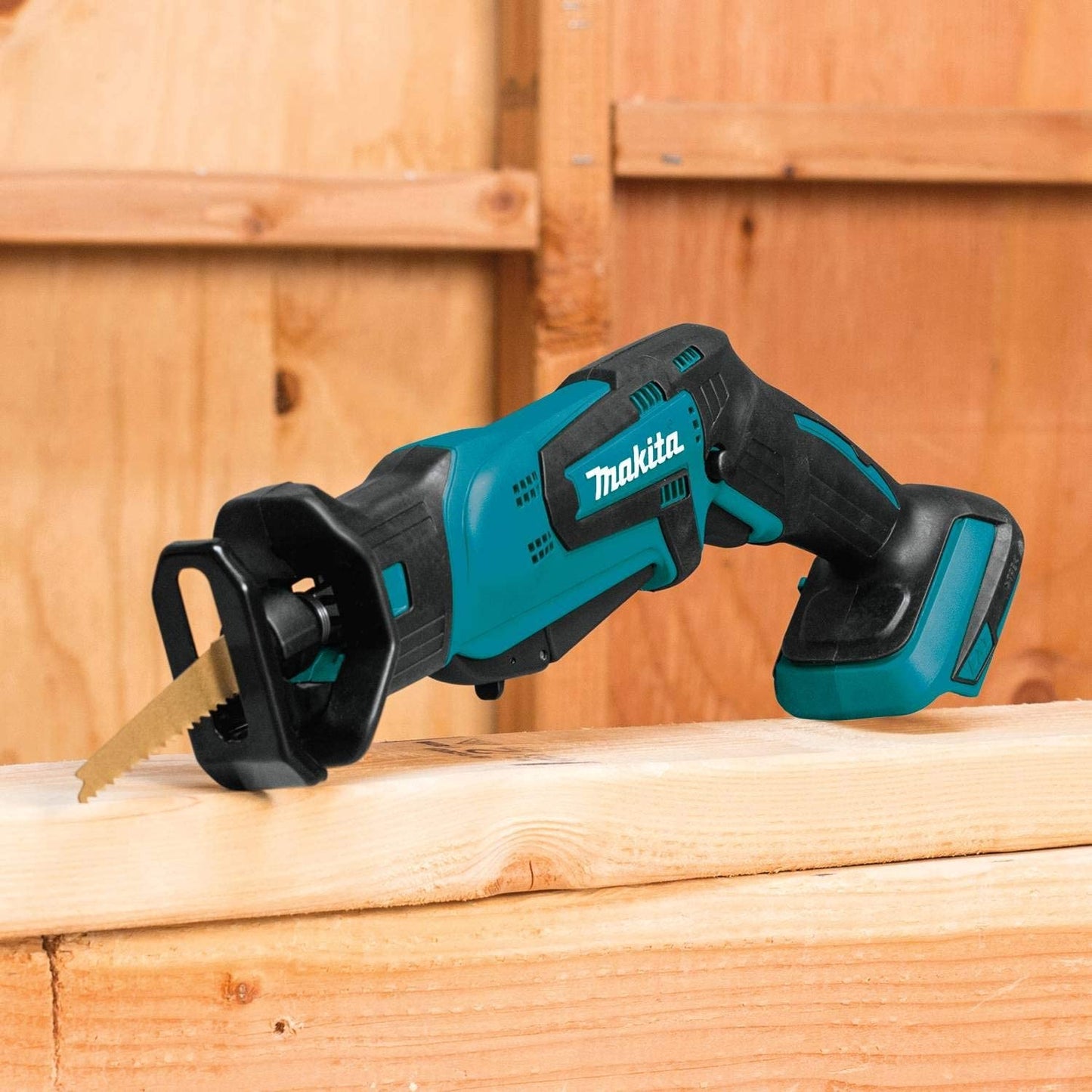 Makita  18V LXT Lithium-Ion Cordless Variable Speed Lightweight Compact Reciprocating Saw with Built-in LED (Tool-Only)