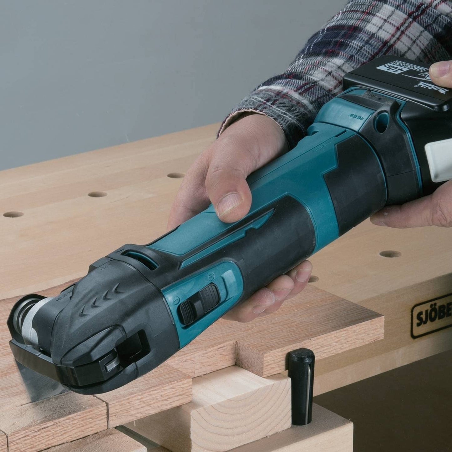 Makita  18V LXT Lithium-Ion Cordless Variable Speed Oscillating Multi-Tool (Tool-Only) With Blade and Accessory Adapters