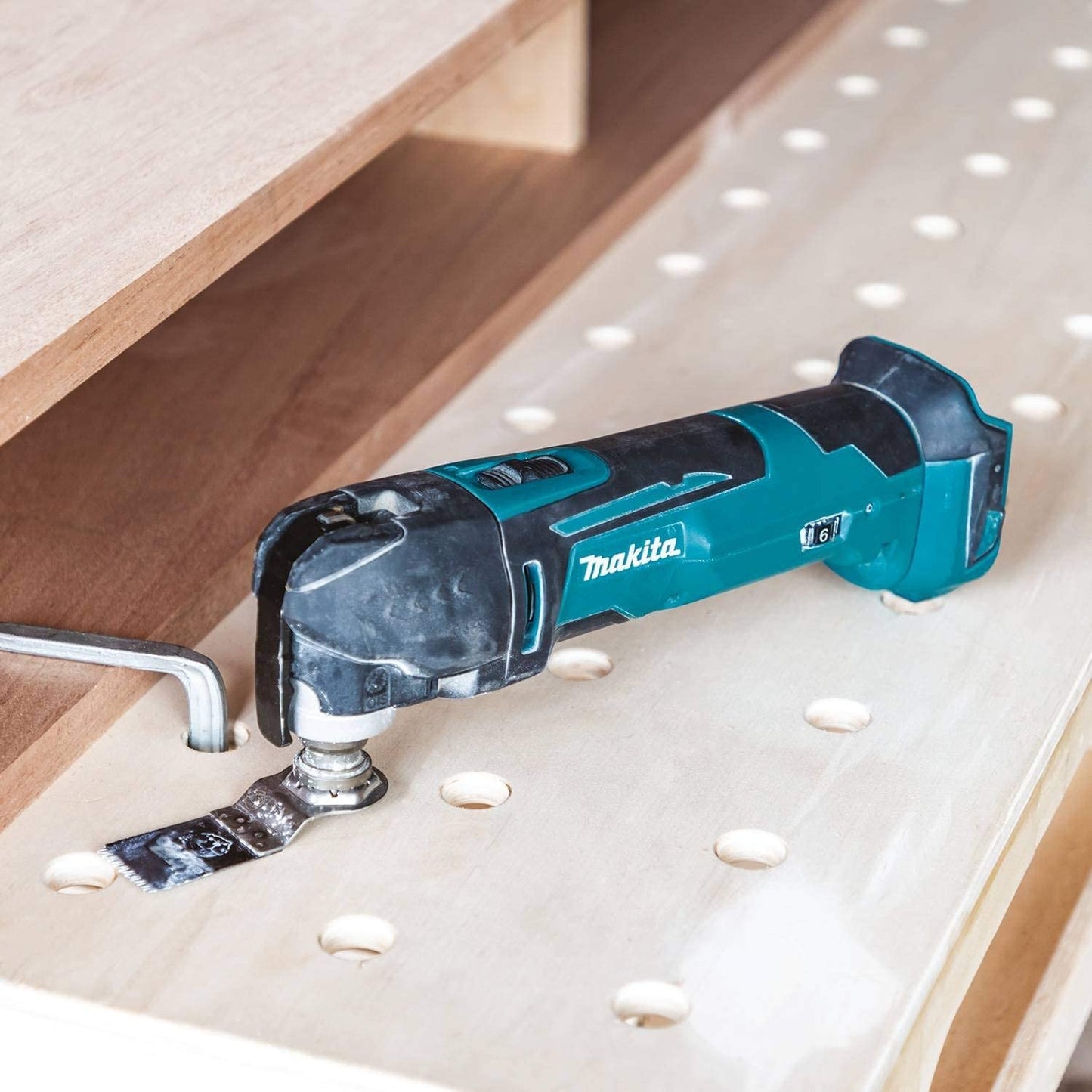 Makita  18V LXT Lithium-Ion Cordless Variable Speed Oscillating Multi-Tool (Tool-Only) With Blade and Accessory Adapters