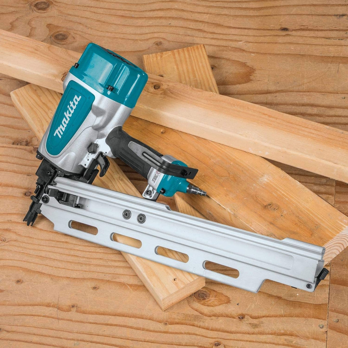 Makita  3-1/2 in. 21° Pneumatic Full Round Head Framing Nailer