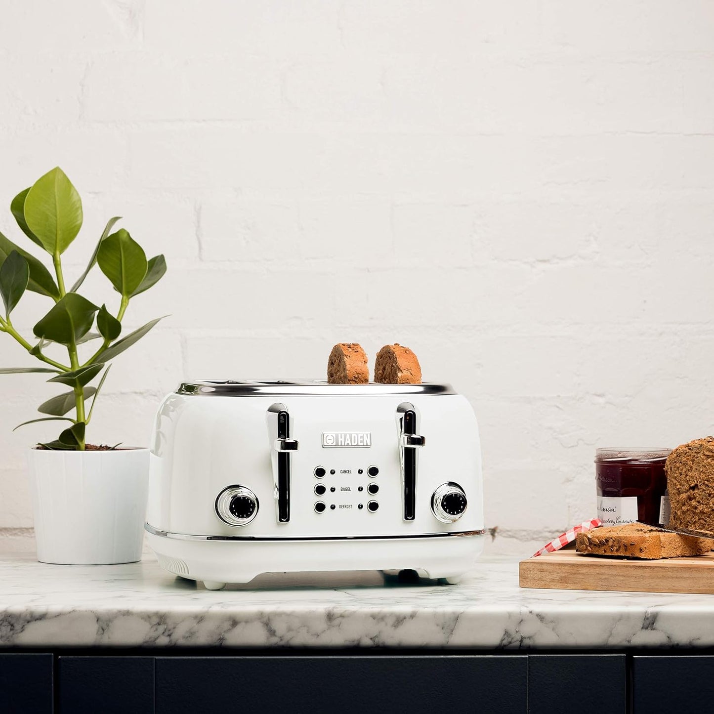 HADEN Heritage 1500-Watt 4-Slice White Wide Slot Retro Toaster with Removable Crumb Tray and Browning Control