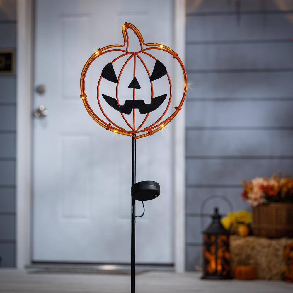 GERSON INTERNATIONAL 31.8 in. H Solar Lighted Metal Halloween Pumpkin Face Yard Stake (Set of 2)