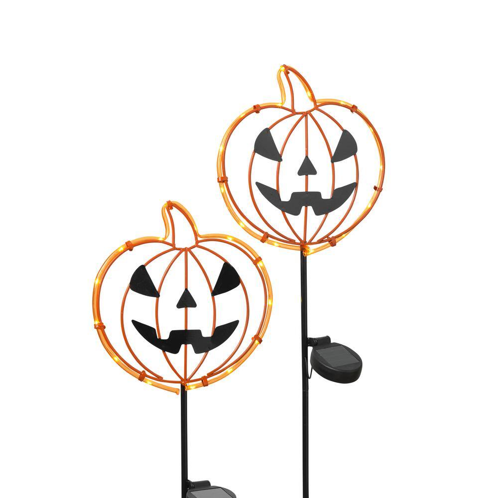 GERSON INTERNATIONAL 31.8 in. H Solar Lighted Metal Halloween Pumpkin Face Yard Stake (Set of 2)