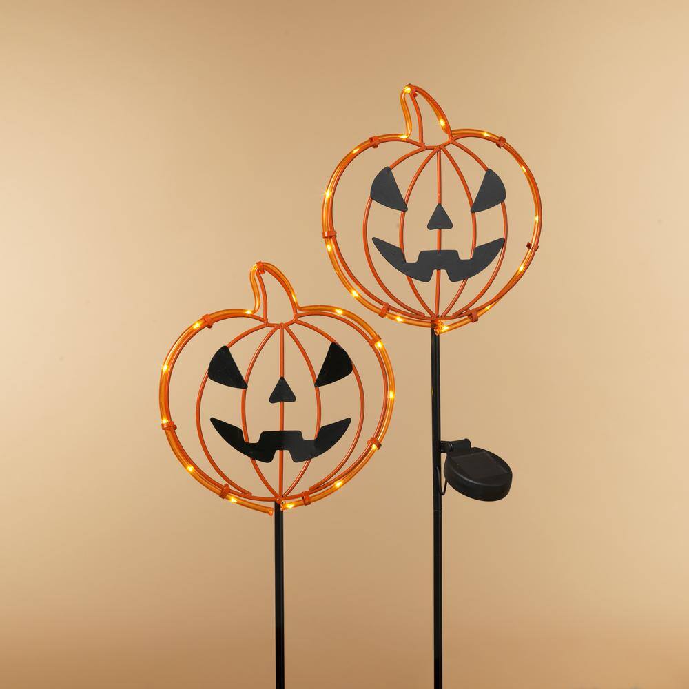 GERSON INTERNATIONAL 31.8 in. H Solar Lighted Metal Halloween Pumpkin Face Yard Stake (Set of 2)