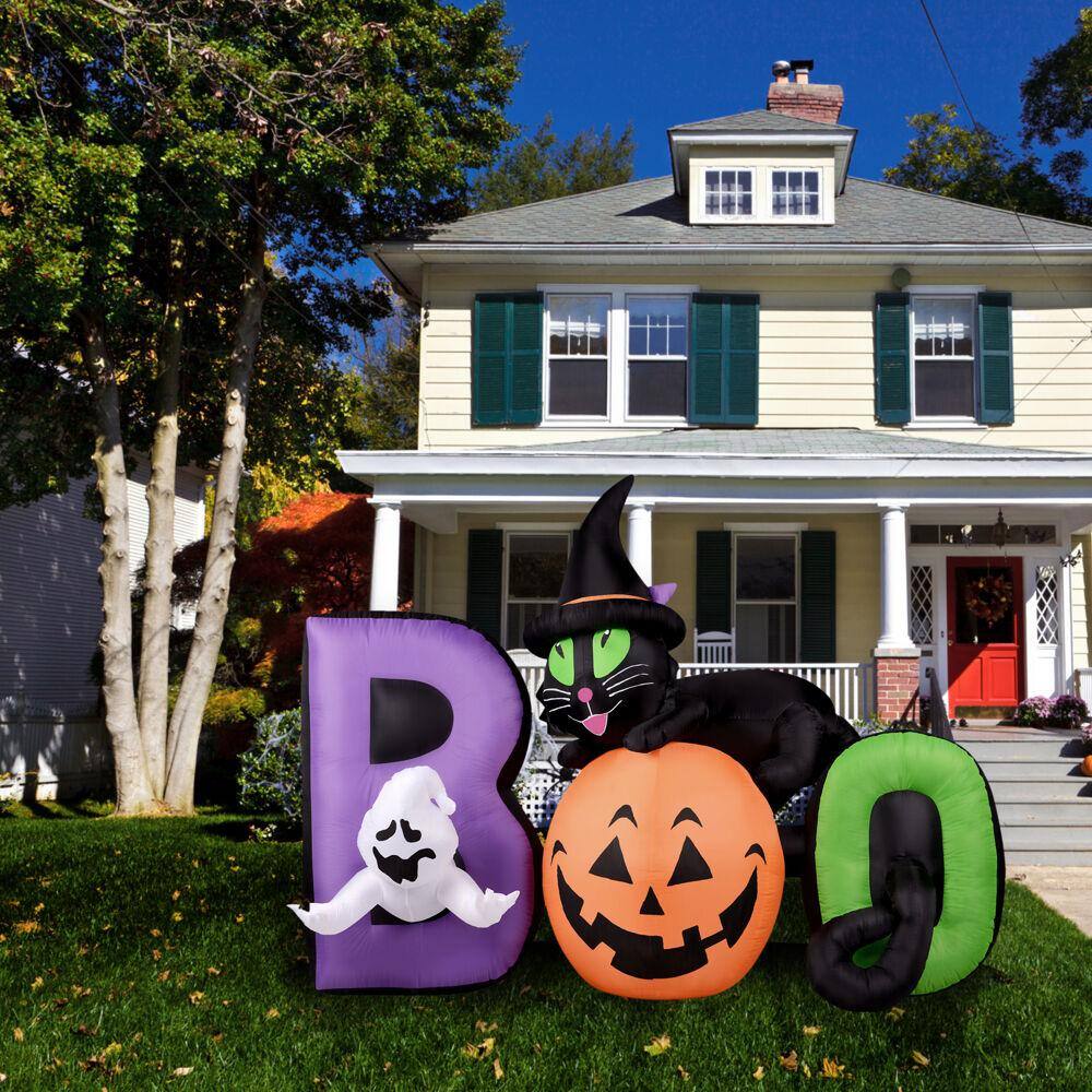 HAUNTED HILL FARM:Haunted Hill Farm  5 ft. Pre-Lit Boo Sign with Black Cat, Jack-O-Lantern and Ghost Halloween Inflatable